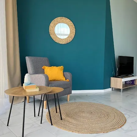 First Line Apartment Pomorie